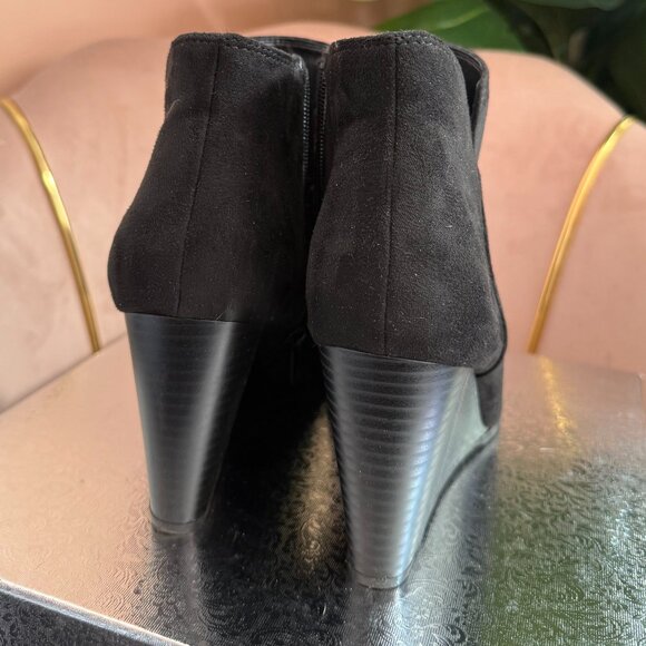 Pre-Loved: SODA Black Suede 3.5" Wedge Ankle Boots [Size 6.5] - Picture 4 of 5